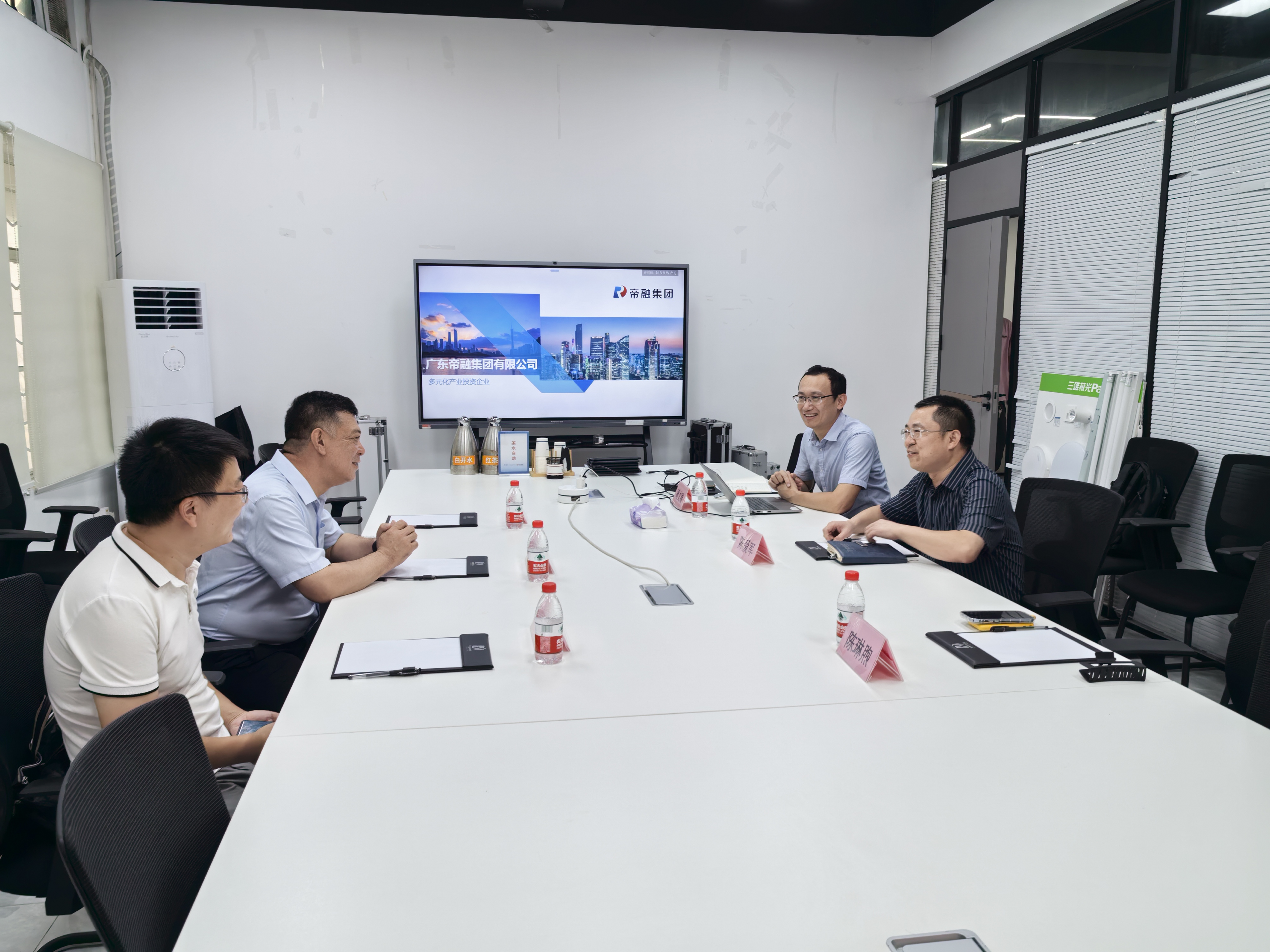 J9����-����վ����